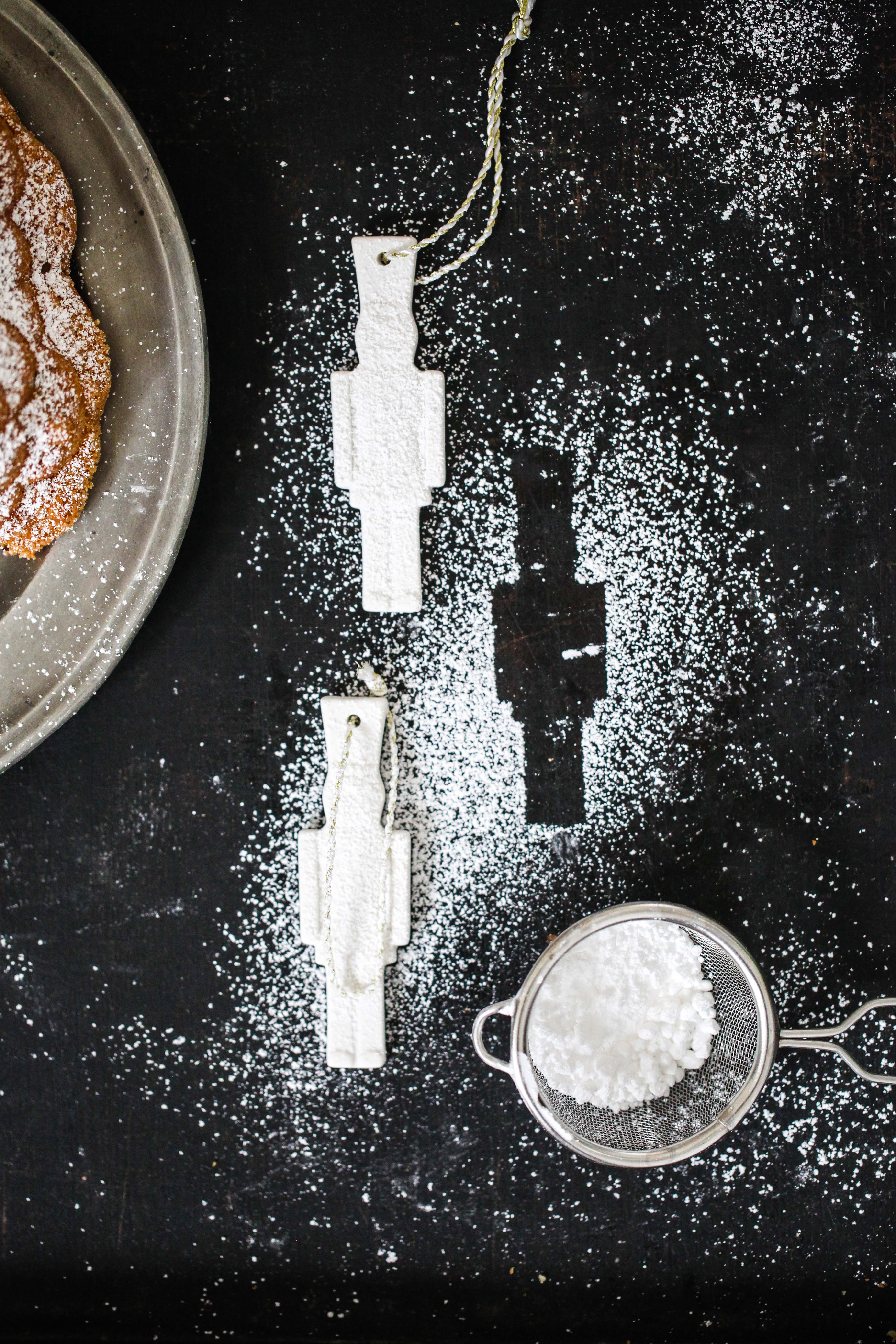 Mandelgugelhupf mit Schokoladentropfen Rührteig einfach Zuckerzimtundliebe Gugelhupfrezept Backrezept Nordicware Backform Tannenwald Gugelhupfform