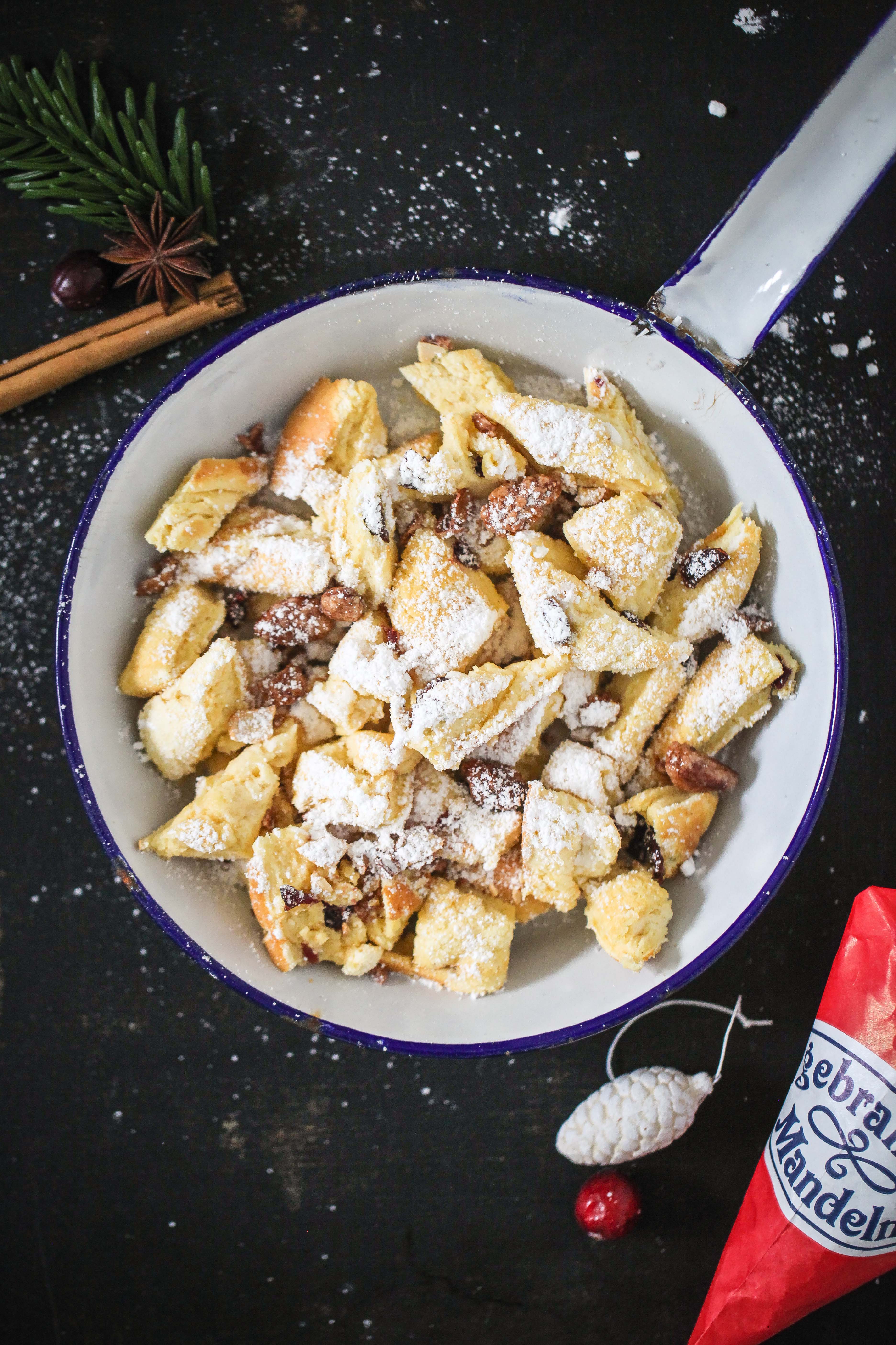 Rezept für Weihnachtsschmarrn Kaiserschmarrn mit Cranberries und gebrannten Mandeln Zuckerzimtundliebe Foodblog Backblog_