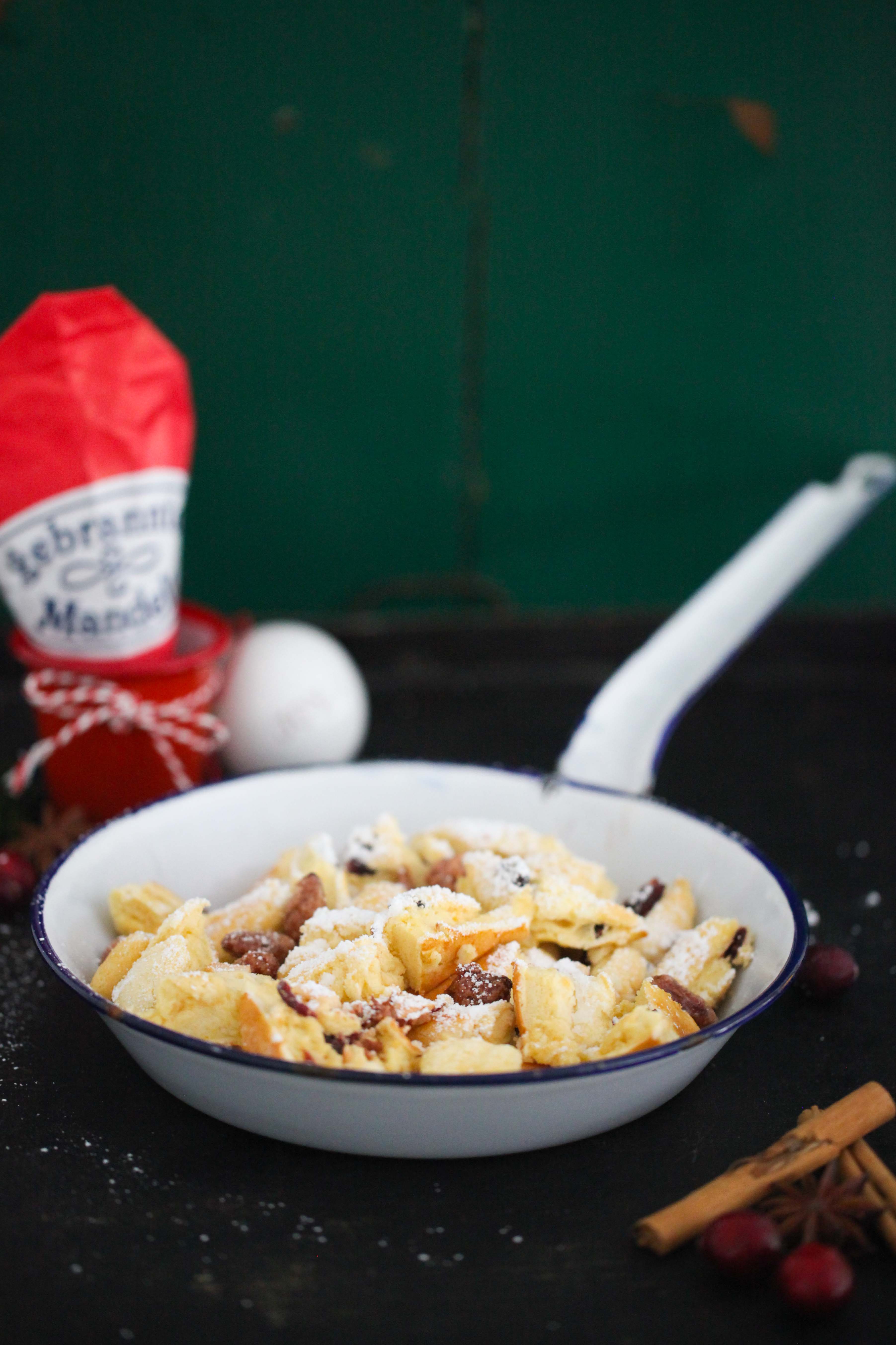 Rezept für Weihnachtsschmarrn Kaiserschmarrn mit Cranberries und gebrannten Mandeln Zuckerzimtundliebe Foodblog Backblog