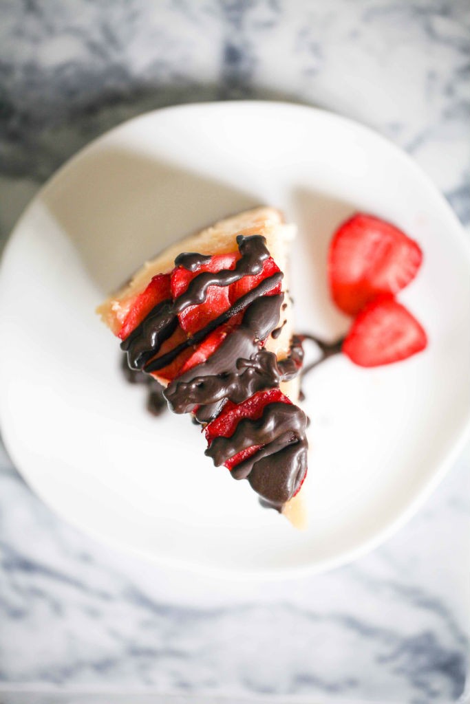 Karamell Erdbeer Cheesecake Rezept mit Schokoladenguss