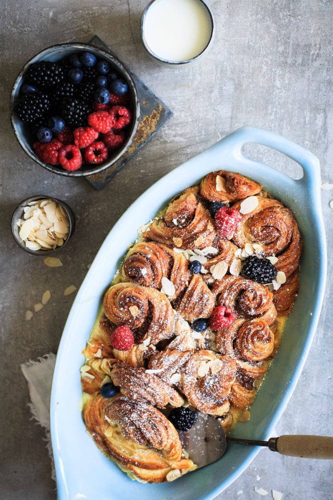 Rezept Franzbroetchen Bread and Butter Pudding Arme Ritter aus dem Ofen mit Beeren Fruehstuecksglueck zuckerzimtundliebe