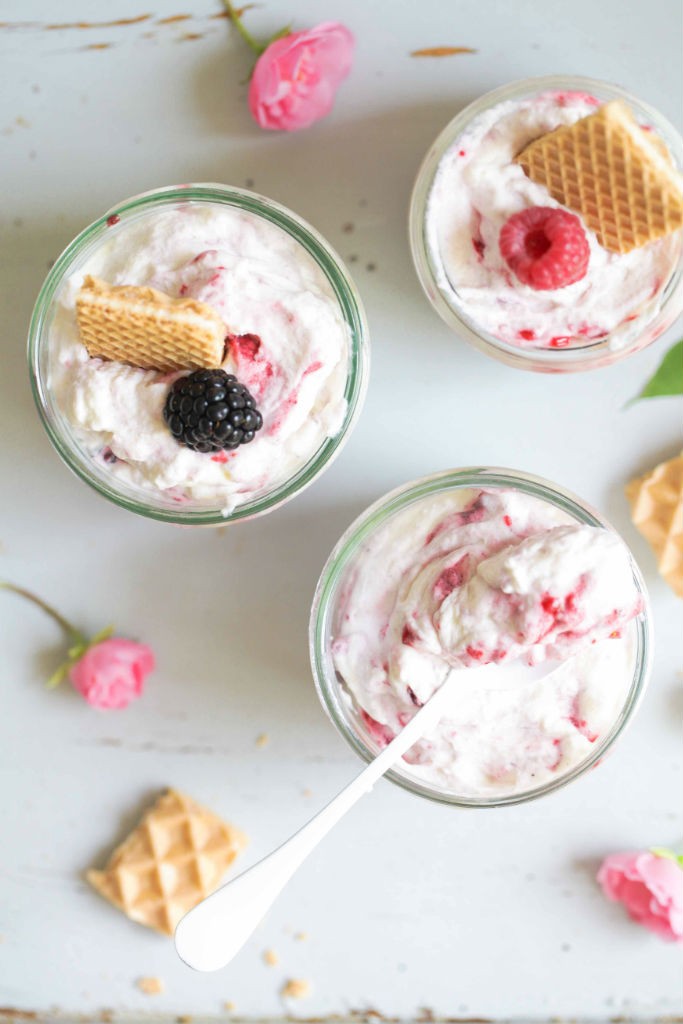 Rezept fuer Beerendessert Berry fool aus nur drei Zutaten einfaches leckeres Sommerdessert