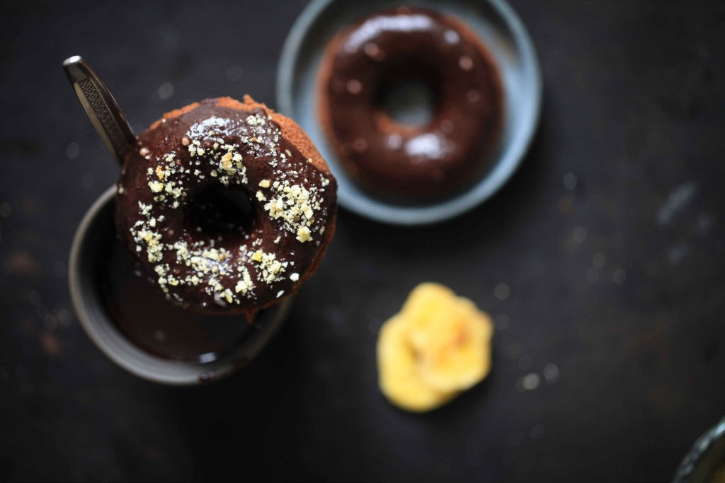 Bananen Schokoladen Donut Doughnut Rezept Schokoladenguss Bananenchips Portland Oregon Donuts aus dem Ofen nicht frittiert Zucker zimt und Liebe