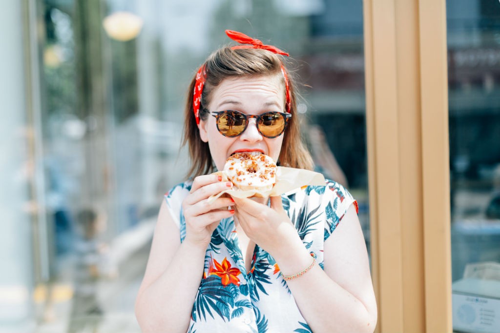 Blue Star Donut Portland Oregon Kulinarische Portland Reise Smaracuja Maple Bacon Donut