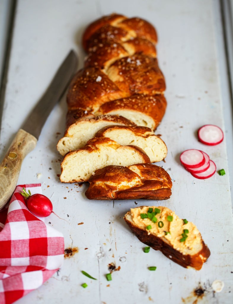 Rezept Laugenzopf Laugengebaeck Pretzel Recipe Pretzel Loaf Frühstück Frühstücksglück Rezept Obazda Bayrisches Laugengebäck selber machen Zuckerzimtundliebe Foodblog
