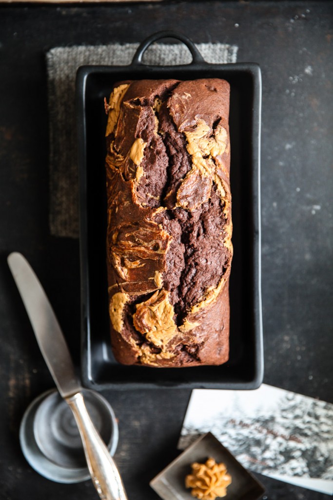 Schokoladen Bananenbrot Rezept Erdnussbutter Swirl Zuckerzimtundliebe foodstyling banana bread schokoladenkuchen peanutbutter food photography einfacher kuchen