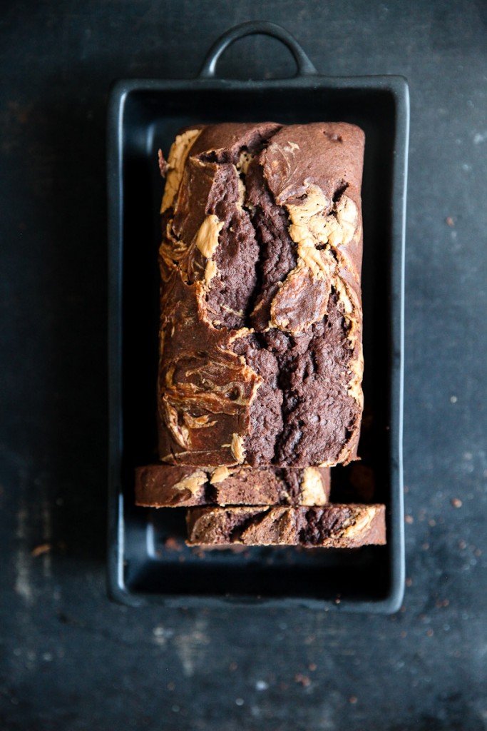 Schokoladen Bananenbrot Rezept Erdnussbutter Swirl Zuckerzimtundliebe foodstyling banana bread schokoladenkuchen peanutbutter food photography einfacher kuchen