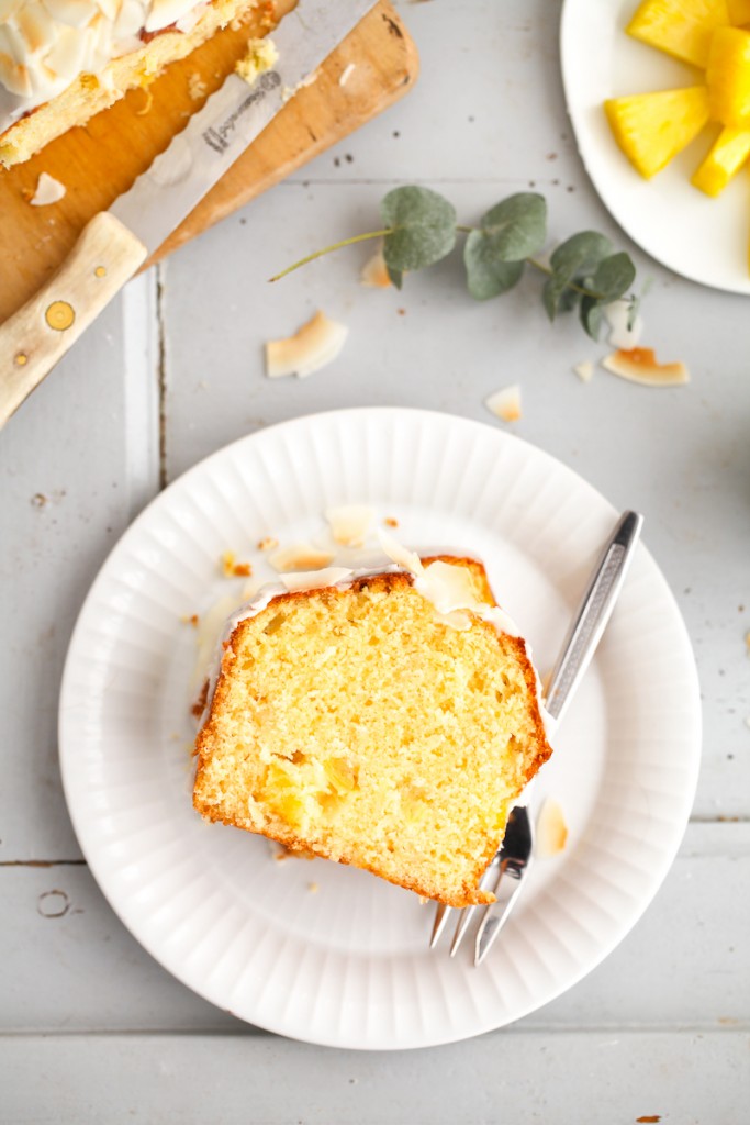 Ananas Kastenkuchen Rührteig Rezept einfacher Kuchen Kastenform Backrezept Kuchen backen Zuckerzimtundliebe Foodblog Backblog pineapple cake recipe Kokosnusskuchen Kokoschips coconut cake pineapple food still food styling