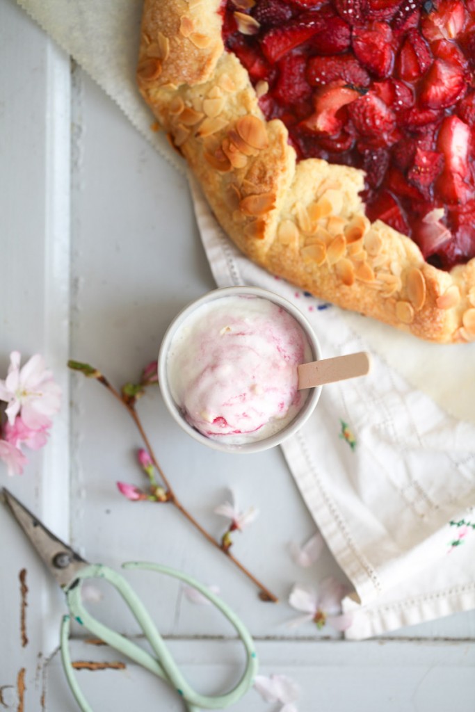 Erdbeer Rhabarber Galette Erdbeerkuchen Tarte Rezept Backrezept Backen Zuckerzimtundliebe strawberry rhubarb galette recipe einfache Tarte Himbeerkuchen Rhabarberkuchen Pie