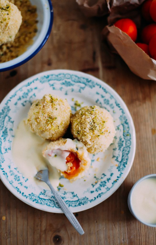 Marillenknödel Rezept mit Pistazie Apricot dumplings recipe Südtirol Aprikose Quarkknödel Zuckerzimtundliebe foodstyling meetmerano