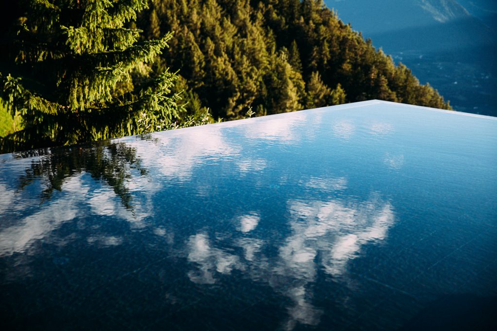 meetmerano meraner land hotel unterkuenfte miramonti boutique hotel spa pretty hotels white line hotels infinity pool hafling alto adige zuckerzimtundliebe food and travel