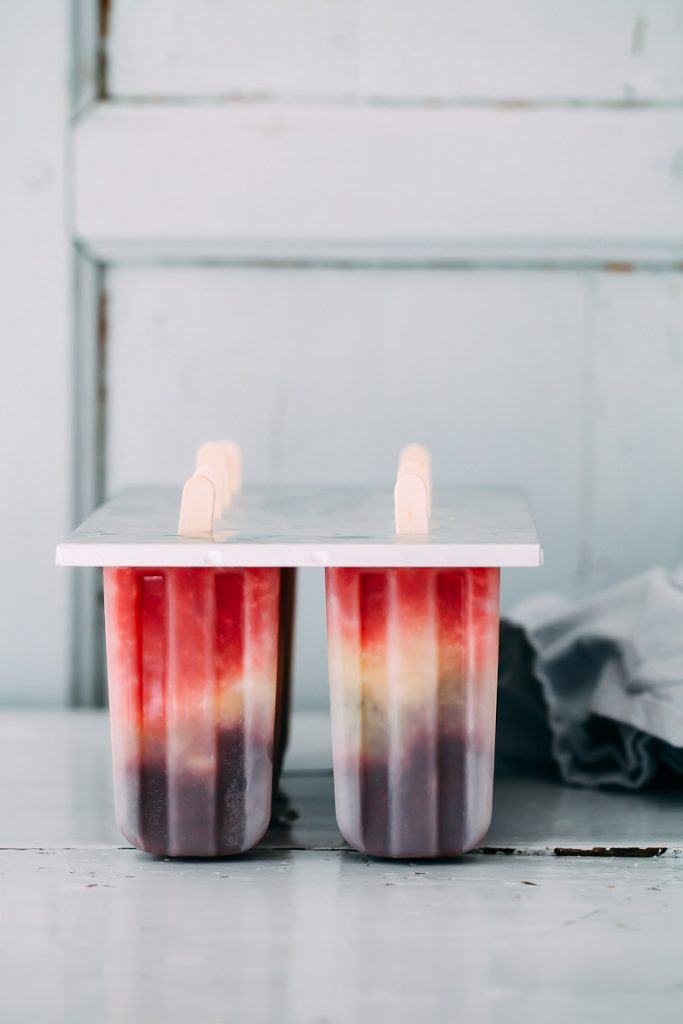 Popsicles Rezept Eis am Stiel selbermachen Eis am Stiel formen Fruchteis fruity rainbow popsicles foodstyling food photography zuckerzimtundliebe deutscher foodblog einfaches rezept