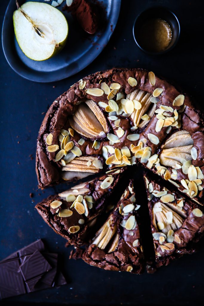 die besten schokoladen brownies brownie rezept mit birnen pear brownies recipe foodstyling food photography zuckerzimtundliebe birnenkuchen schokoladenkuchen backen herbstkuchen backen im herbst