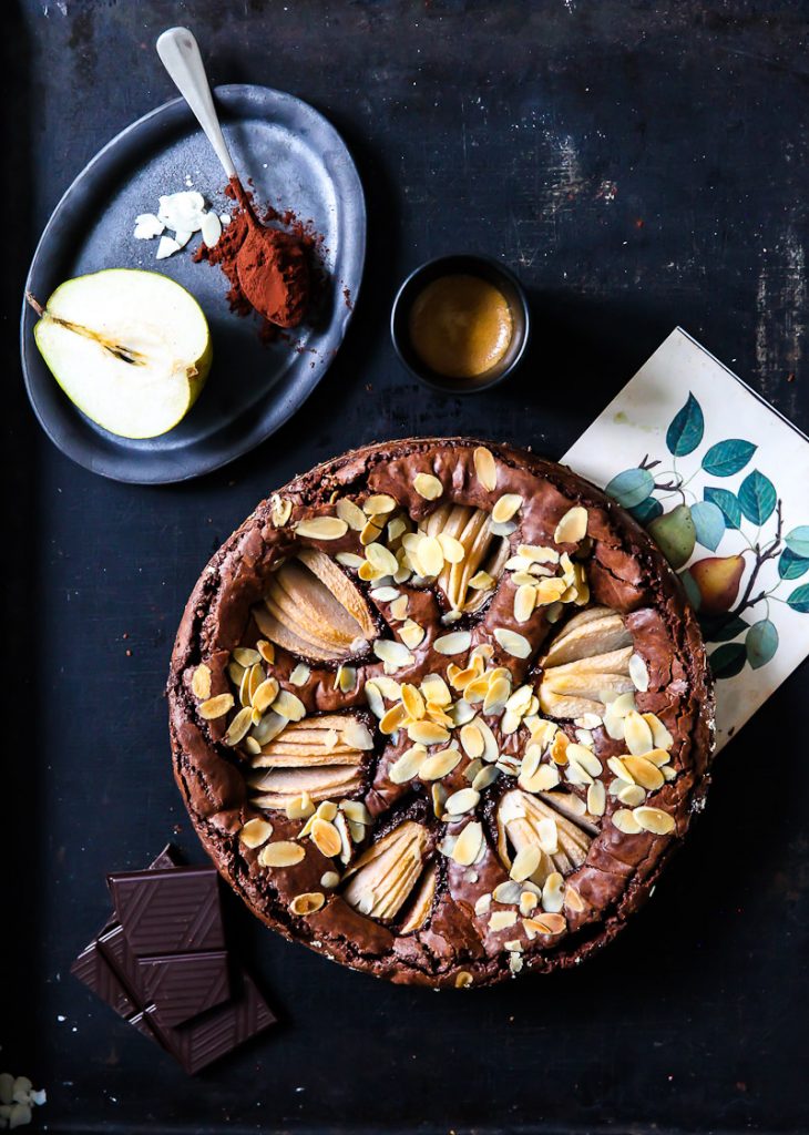 die besten schokoladen brownies brownie rezept mit birnen pear brownies recipe foodstyling food photography zuckerzimtundliebe birnenkuchen schokoladenkuchen backen herbstkuchen backen im herbst