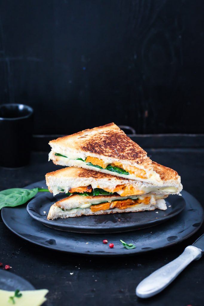 Leerdammer Kaesebrot Rezept grilled cheese sandwich mit Suesskartoffeln und Spinat wirkäsebroten mfgkäsebrot foodstyling sandwich stulle der woche zuckerzimtundliebe food photography