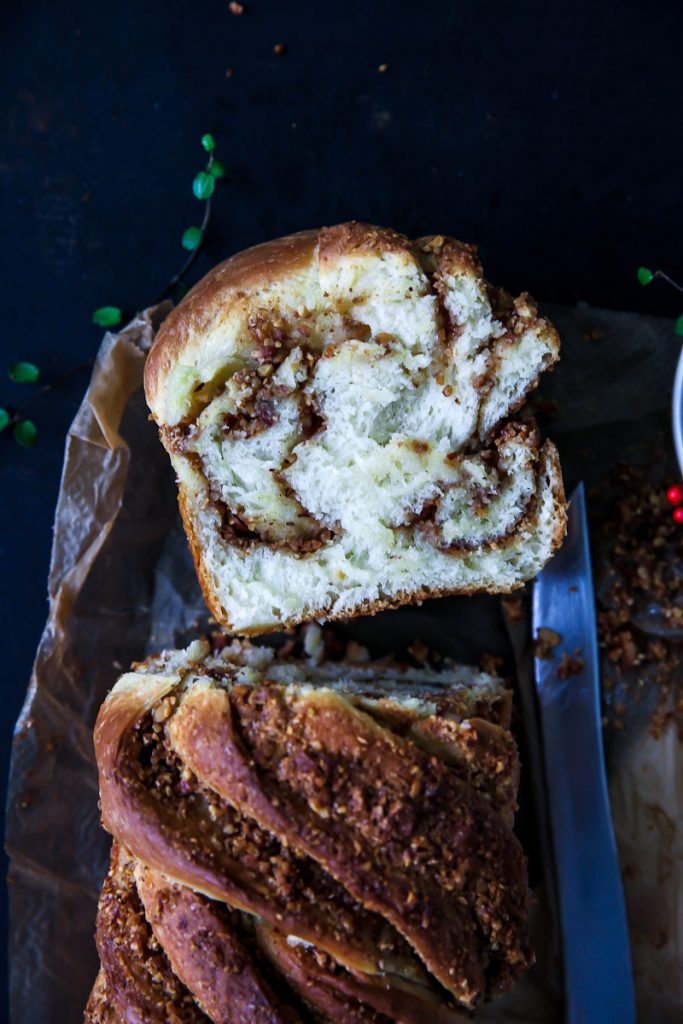Zimt Hefezopf mit gebrannter Mandel Füllung twisted cinnamon bread Hefeteig Rezept zuckerzimtundliebe Weihnachtsbäckerei Backen im Advent Foodblog Backblog