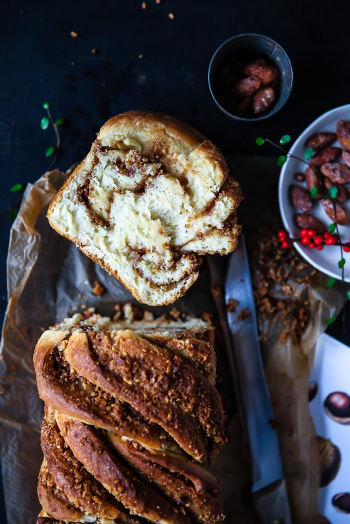 Zimt Hefezopf mit gebrannter Mandel Füllung twisted cinnamon bread Hefeteig Rezept zuckerzimtundliebe Weihnachtsbäckerei Backen im Advent Foodblog Backblog