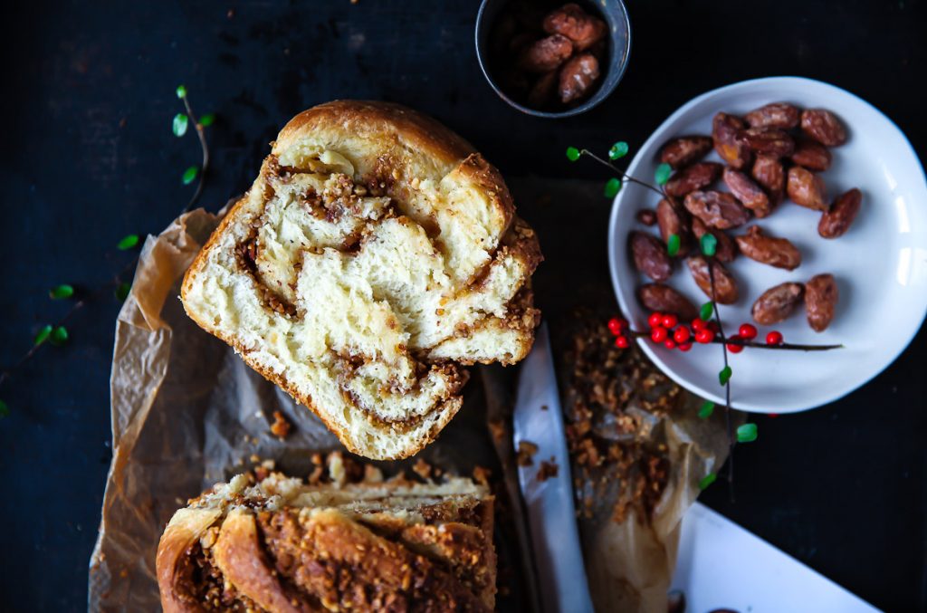 Zimt Hefezopf mit gebrannter Mandel Füllung twisted cinnamon bread Hefeteig Rezept zuckerzimtundliebe Weihnachtsbäckerei Backen im Advent Foodblog Backblog