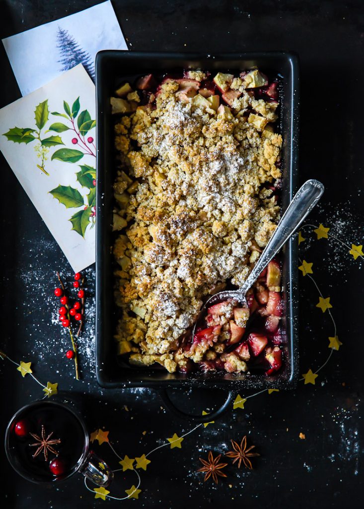 Glühwein Apple Crumble Rezept Adventsrezept Weihnachtsrezept apple crisp oat crumble recipe zuckerzimtundliebe foodblog food styling apfelrezept weihnachtsdessert