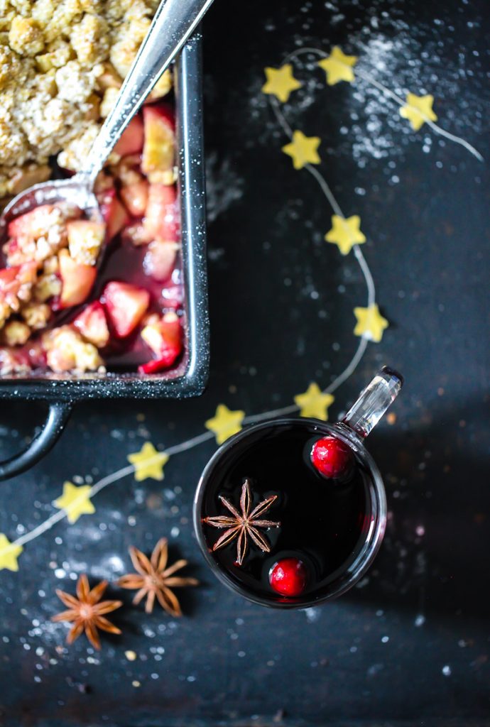 Glühwein Apple Crumble Rezept Adventsrezept Weihnachtsrezept apple crisp oat crumble recipe zuckerzimtundliebe foodblog food styling apfelrezept weihnachtsdessert
