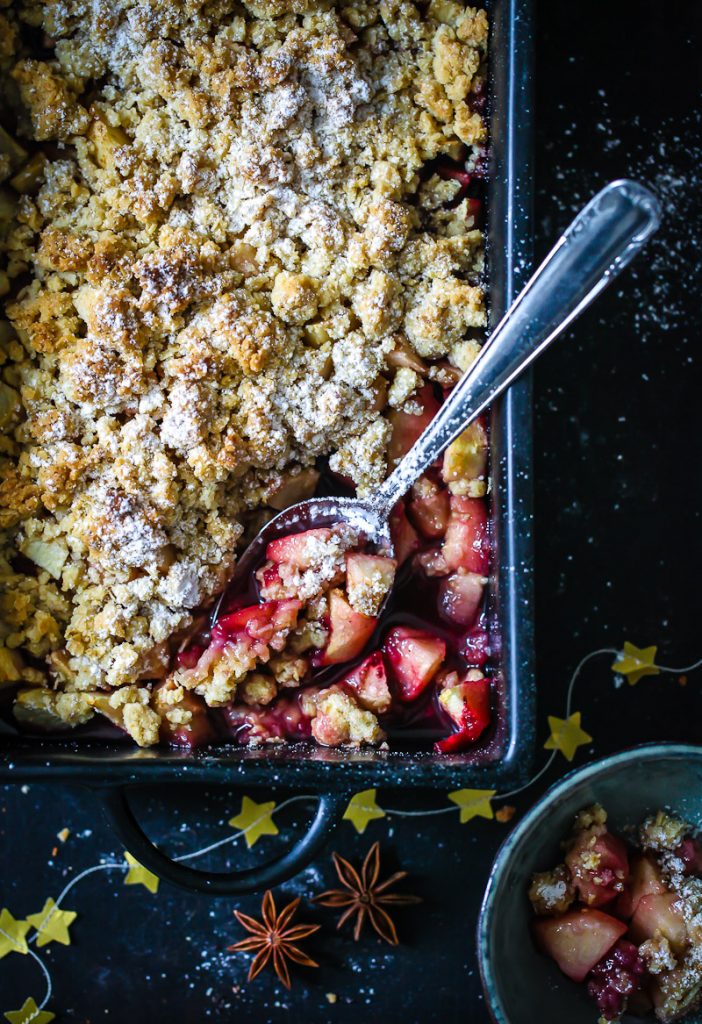Glühwein Apple Crumble Rezept Adventsrezept Weihnachtsrezept apple crisp oat crumble recipe zuckerzimtundliebe foodblog food styling apfelrezept weihnachtsdessert