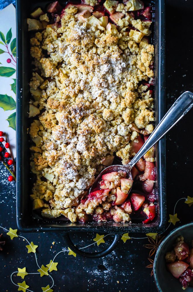 Glühwein Apple Crumble Rezept Adventsrezept Weihnachtsrezept apple crisp oat crumble recipe zuckerzimtundliebe foodblog food styling apfelrezept weihnachtsdessert
