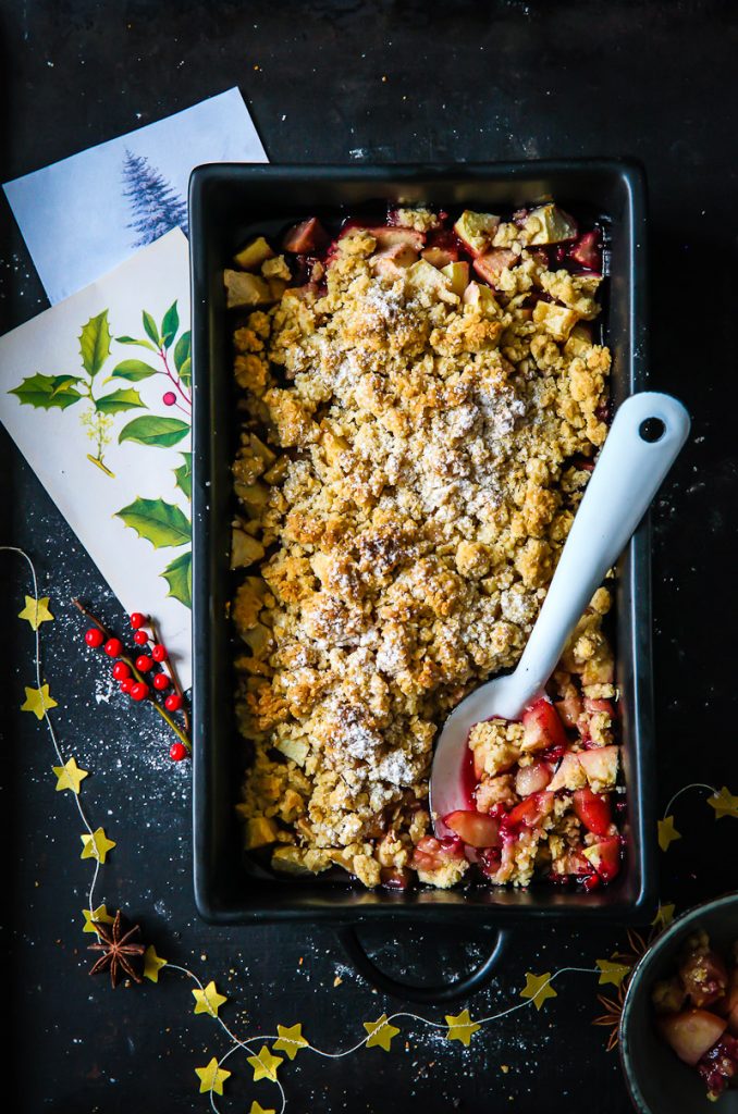 Glühwein Apple Crumble Rezept Adventsrezept Weihnachtsrezept apple crisp oat crumble recipe zuckerzimtundliebe foodblog food styling apfelrezept weihnachtsdessert