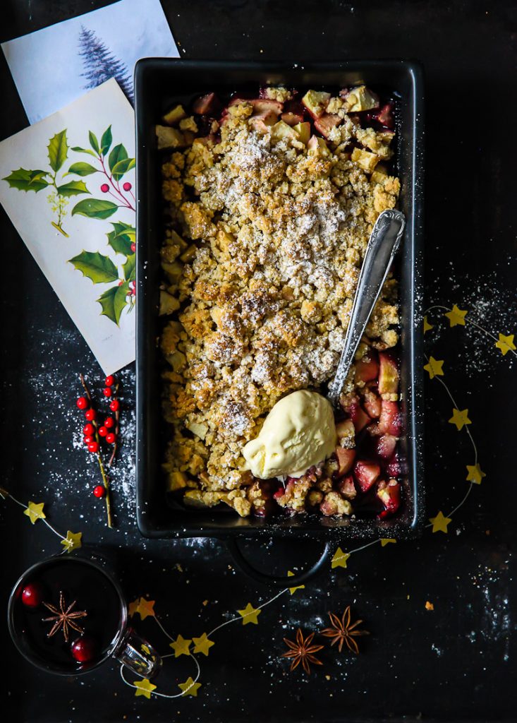 Glühwein Apple Crumble Rezept Adventsrezept Weihnachtsrezept apple crisp oat crumble recipe zuckerzimtundliebe foodblog food styling apfelrezept weihnachtsdessert