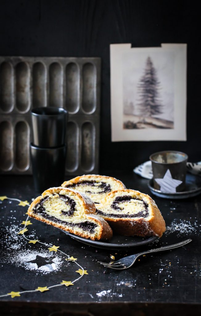 Mohn Quarkstollen Rezept so geht sächsisch Adventskalender Adventsgebäck einfacher Christstollen aus Quarkteig foodstyling german christmas recipes Rezept Backrezept Weihnachtsbäckerei Zucker Zimt und Liebe Foodblog Backblog
