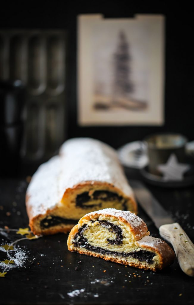 Mohn Quarkstollen Rezept so geht sächsisch Adventskalender Adventsgebäck einfacher Christstollen aus Quarkteig foodstyling german christmas recipes Rezept Backrezept Weihnachtsbäckerei Zucker Zimt und Liebe Foodblog Backblog