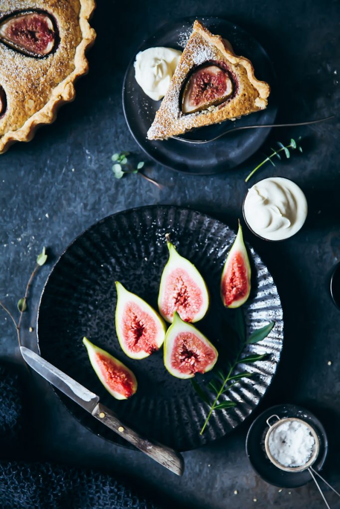 Feigen Frangipane Tarte Mandelfüllung einfaches Tarterezept mit Mürbeteig und Mandeln Nusskuchen fig tart recipe zuckerzimtundliebe foodstyling foodblog backen