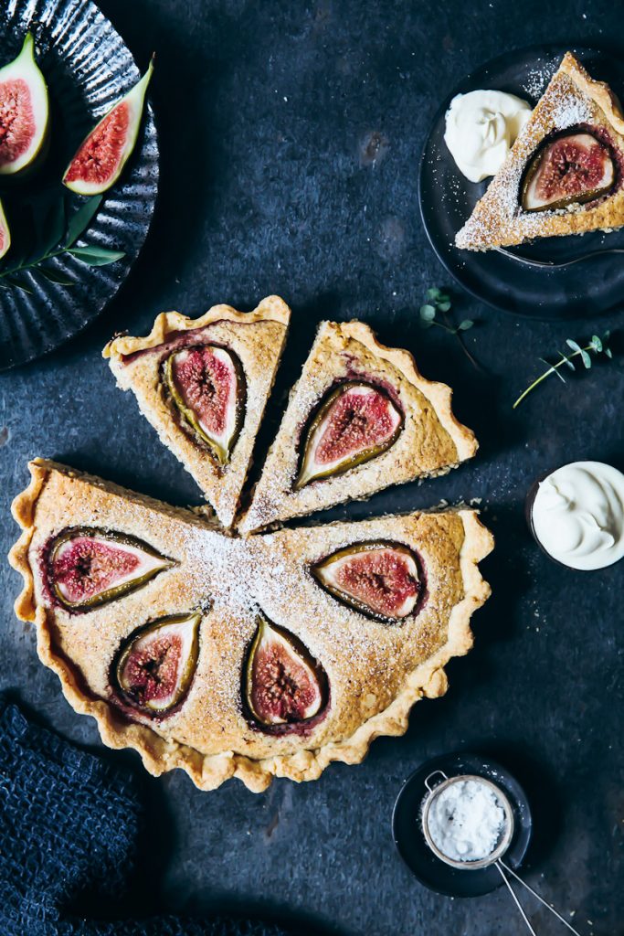 Feigen Frangipane Tarte Mandelfüllung einfaches Tarterezept mit Mürbeteig und Mandeln Nusskuchen fig tart recipe zuckerzimtundliebe foodstyling foodblog backen