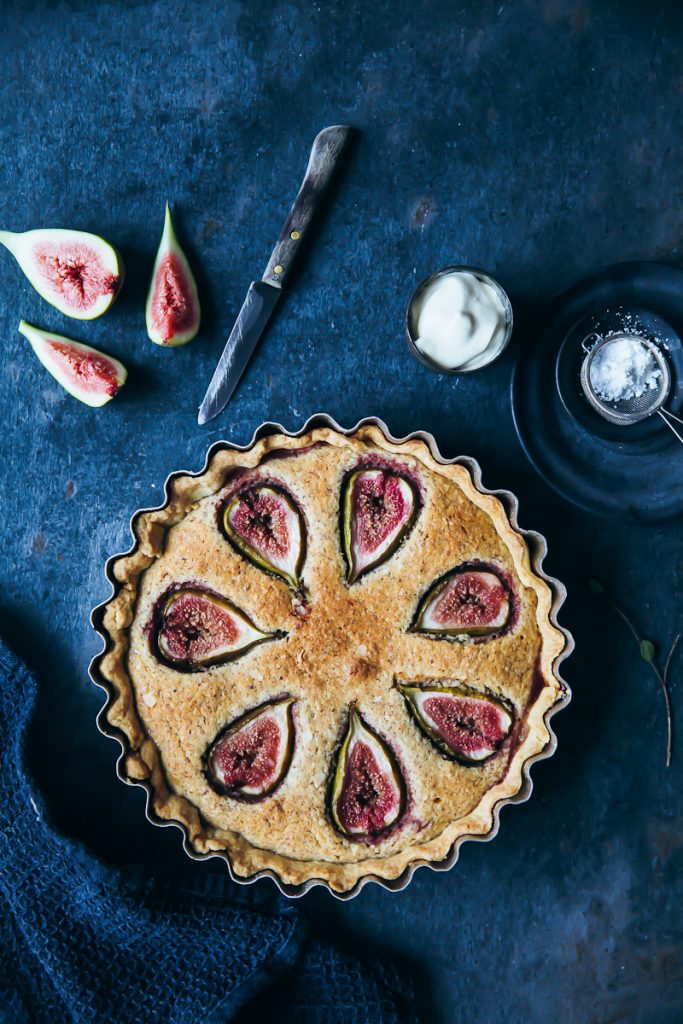 Feigen Frangipane Tarte Mandelfüllung einfaches Tarterezept mit Mürbeteig und Mandeln Nusskuchen fig tart recipe zuckerzimtundliebe foodstyling foodblog backen