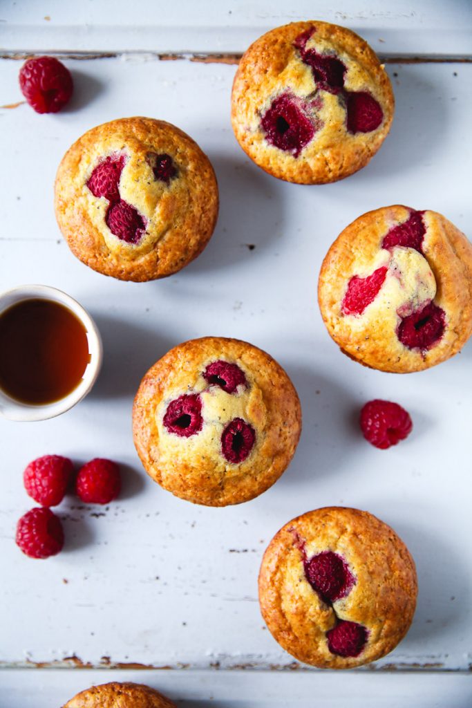 Pancake Muffins mit Himbeere und Mohn Backrezept frühstück pfannkuchen breakfast brunch raspberry poppy seed pancakes zuckerzimtundliebe foodstyling food photography brunchrezepte einfache pancakes selbermachen aus dem ofen