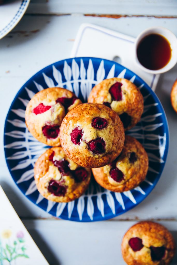 Pancake Muffins mit Himbeeren und Mohn Backrezept frühstück pfannkuchen breakfast brunch raspberry poppy seed pancakes zuckerzimtundliebe foodstyling food photography brunchrezepte einfache pancakes selbermachen aus dem ofen