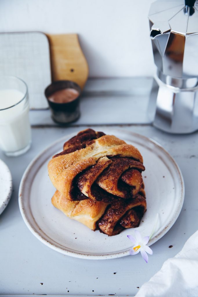 Franzbrötchen Kakao Zimt Füllung Hefeteig Hefegebäck selber backen german cinnamon roll recipe zuckerzimtundliebe foodstyling foodphotography