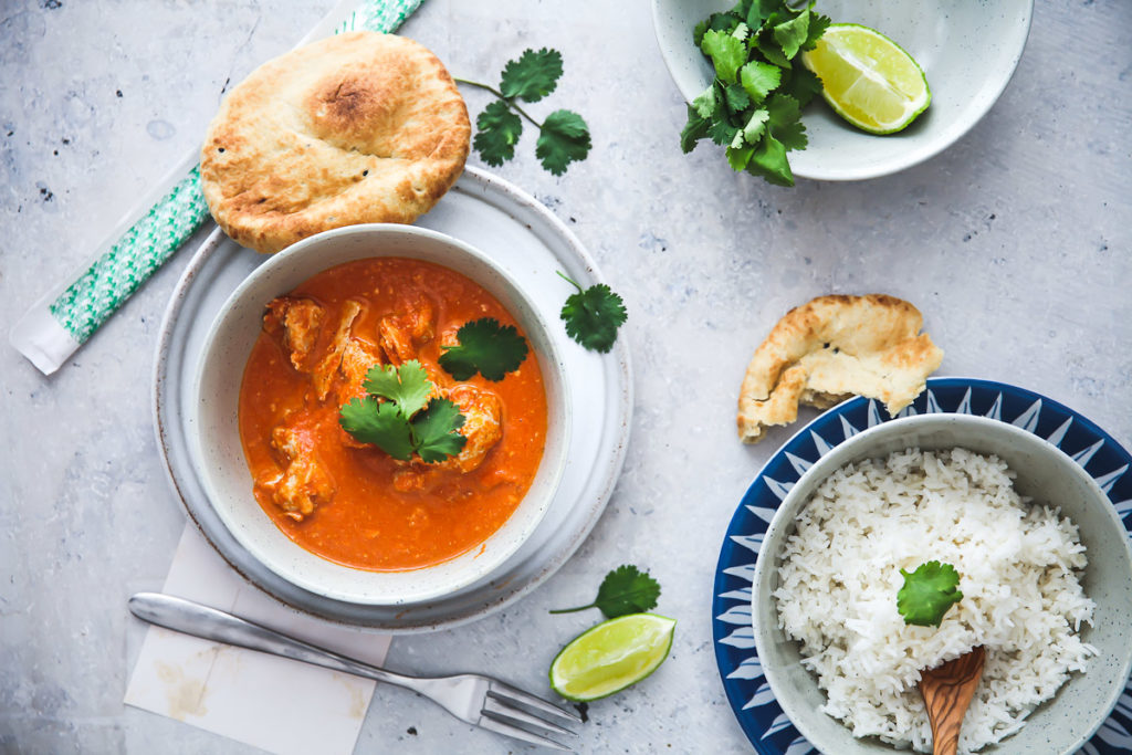 Butter Chicken Rezept Indische Küche Indisch kochen Indisches Curry mit Hühnchen Garam Masala Koriander Naan Brot zuckerzimtundliebe foodblog asiatisch kochen bestes curry foodstyling broste copenhagen serie grod
