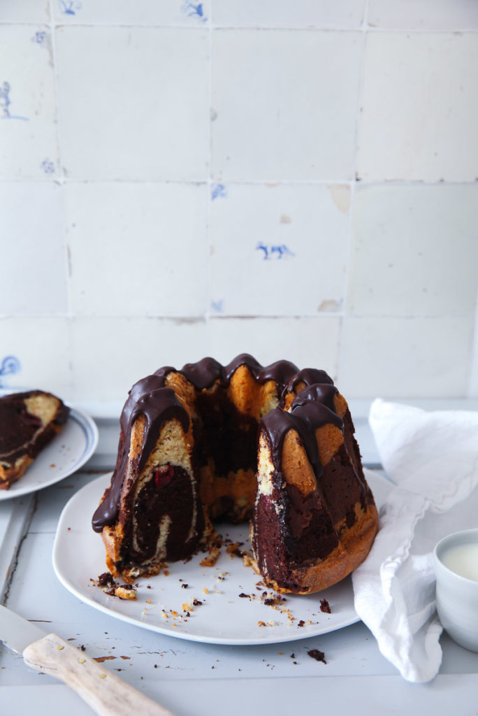 Donauwelle Gugelhupf Rezept Rührkuchen Napfkuchen Nordicware zuckerzimtundliebe foodstyling kirschen cherry marble bundt cake recipe einfacher kuchen backrezept kirschkuchen marmorkuchen