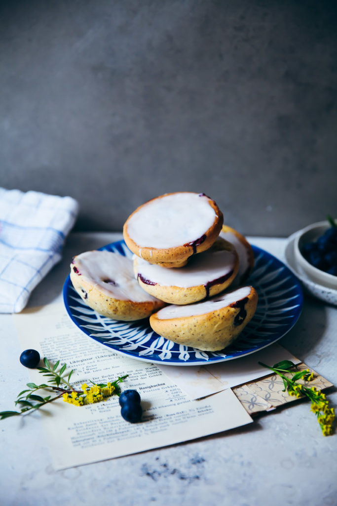 Blaubeere Zitronen Mohn Amerikaner Rezept lemon poppyseed blueberry black and white cookies gebäck zuckerzimtundliebe foodblog foodstyling wie backt man amerikaner blaubeerkuchen zitronenkuchen backen mit mohn backblog backrezept kuchen für kindergeburtstag zitronenkuchen