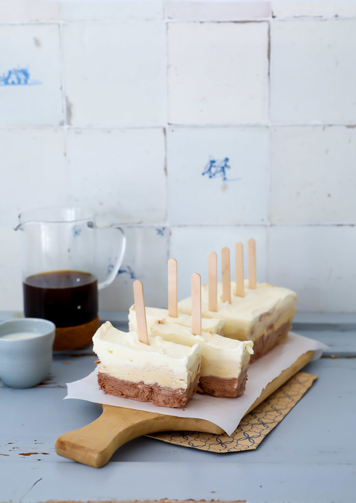 Rezept Cappuccino Eis-am-Stiel mit Tchibo Blonde Roast Eis ohne Eismaschine no churn ice cream popsicles rezept popsicles without mold foodstyling icecream einfaches eisrezept foodblog zucker zimt und liebe zuckerzimtundliebe backblog sommerrezepte cappuccinoeis kaffeeeis
