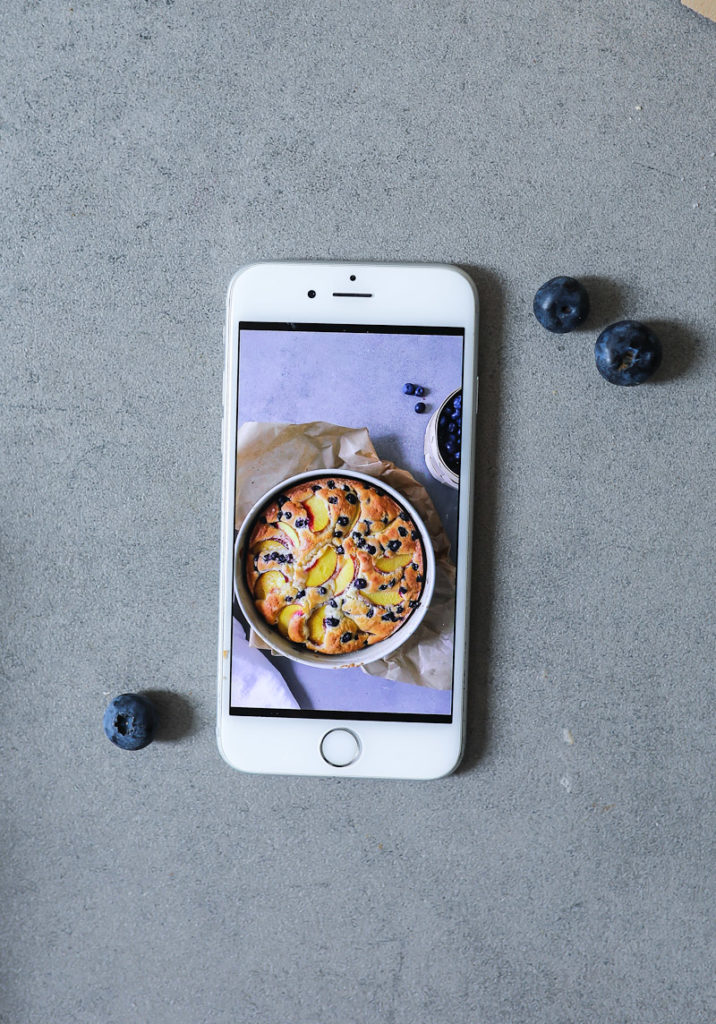 Pfirsich Blaubeer Kuchen Rezept Peach Blueberry cake Joghurtkuchen kuchenrezepte kuchenblog backblog der beste sommerkuchen einfacher kuchen foodstyling food photography zucker zimt und liebe