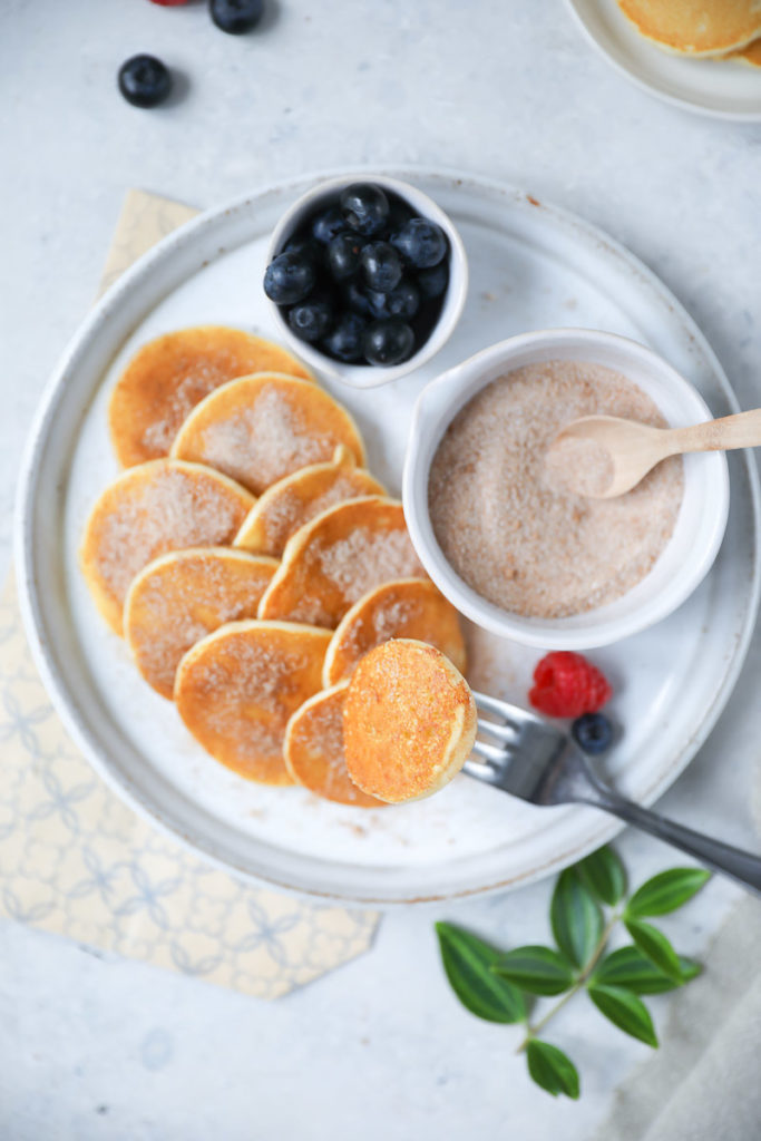 Rezept Mini Buttermilch zuckerzimt zimtzucker Pancakes Pfannkuchen mit Beeren Pfannkuchenspiess Frühstücksrezept Frühstücksglück zuckerzimtundliebe foodblog backblog