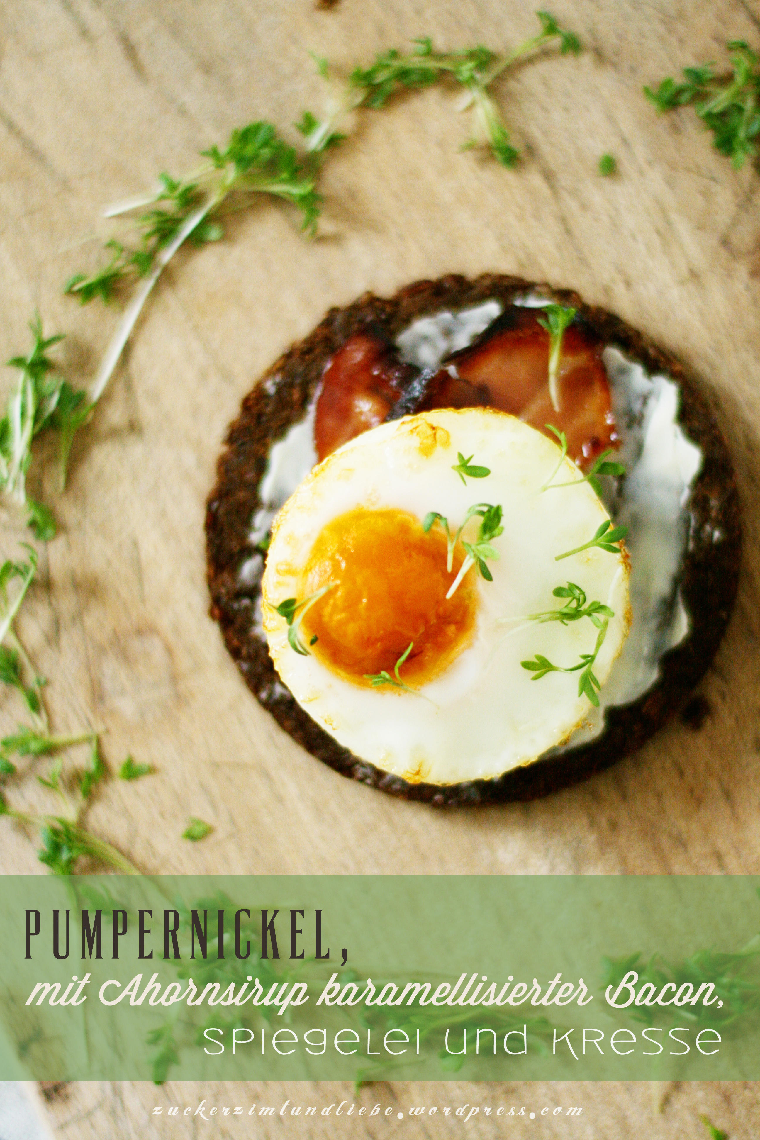 Stulle der Woche #4: Pumpernickel, mit Ahornsirup karamellisierter Bacon und Spiegelei aus der Muffinform