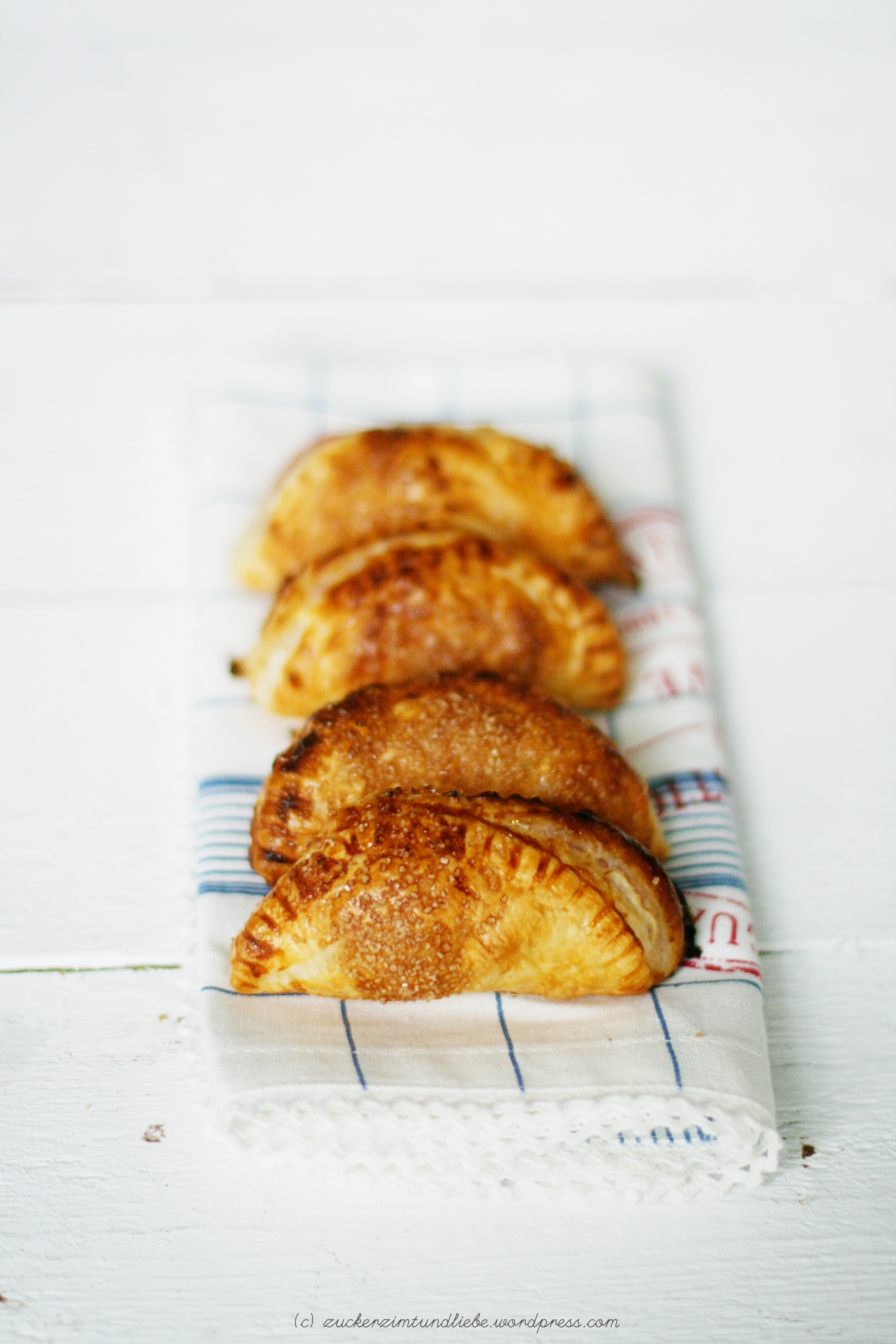 Schnelle, leckere Rhabarber handpies