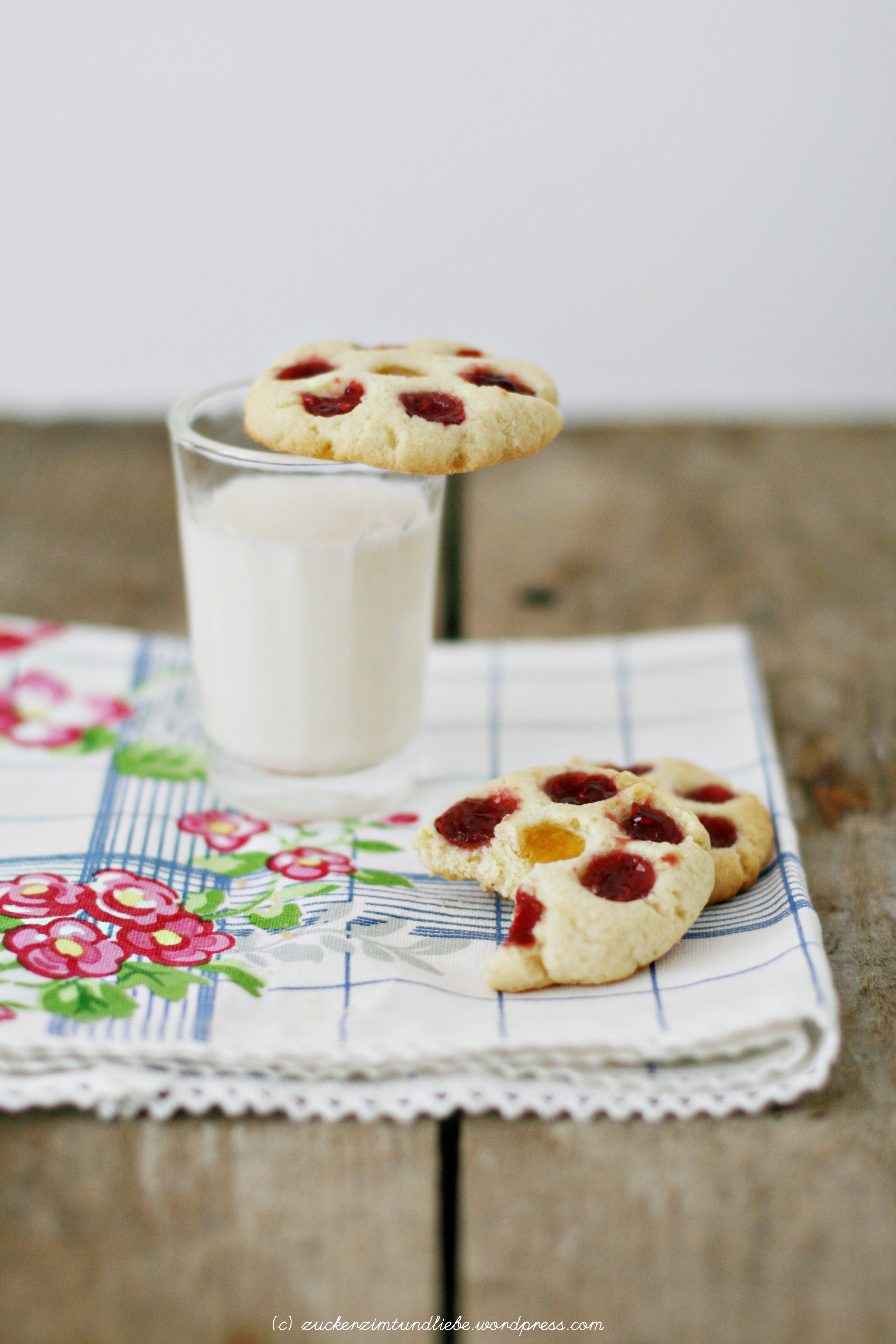Jam drops – kleine very berry süße Marmeladenkekse oder: Postausmeinerküche, Teil 2