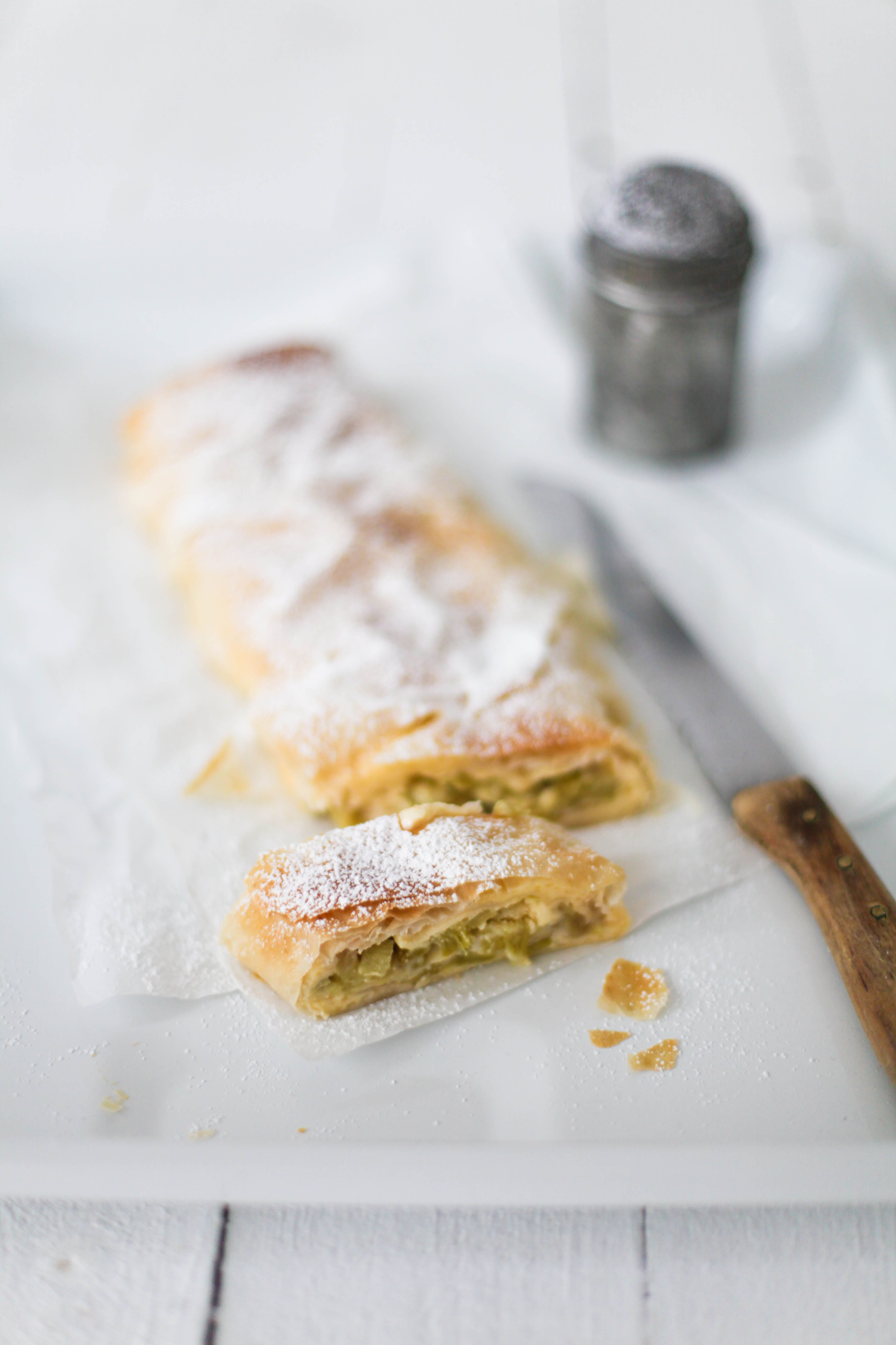 Rhabarberstrudel mit Vanillequark