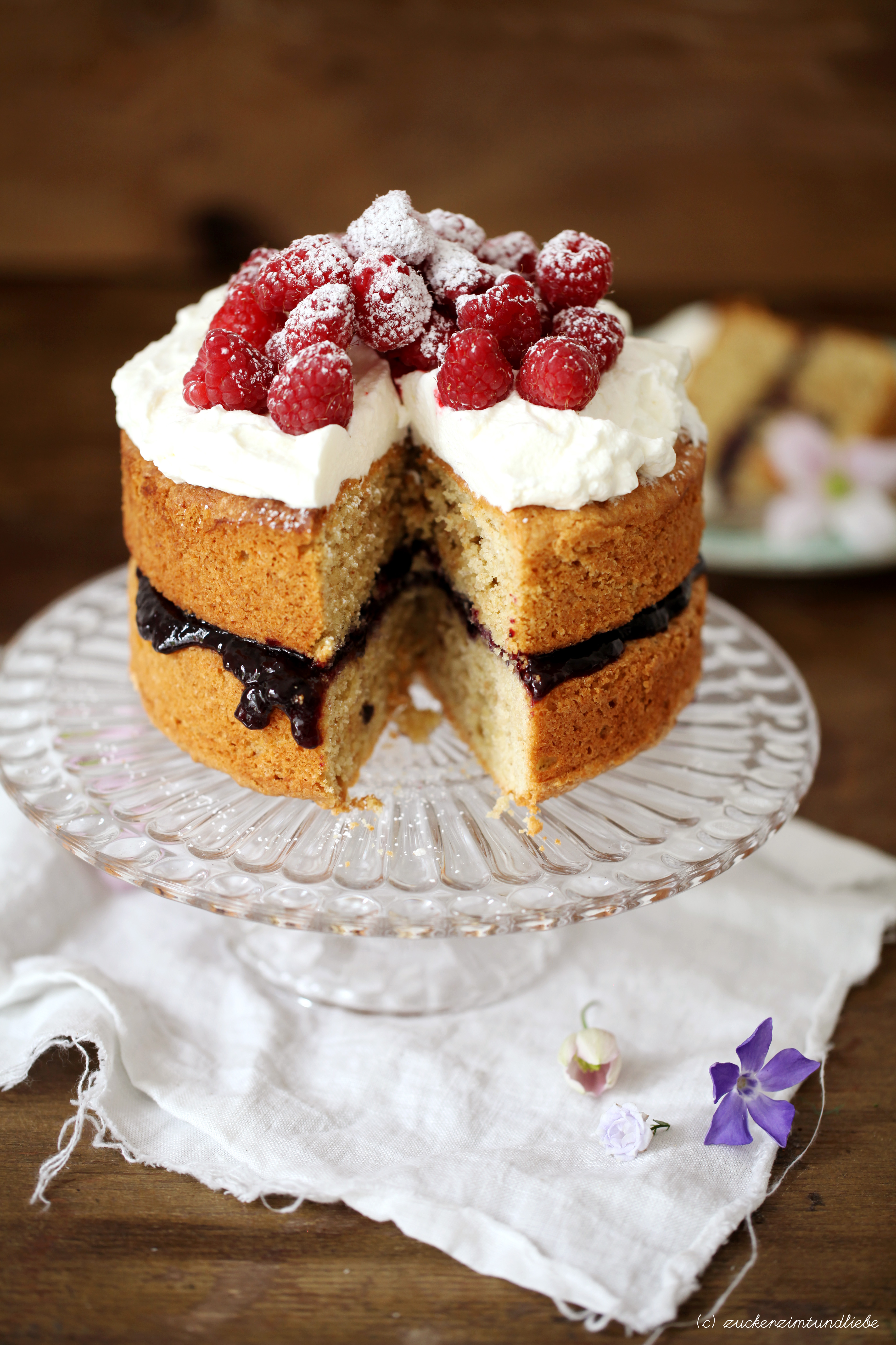 Eine Südtiroler Schwarzplentene Torte