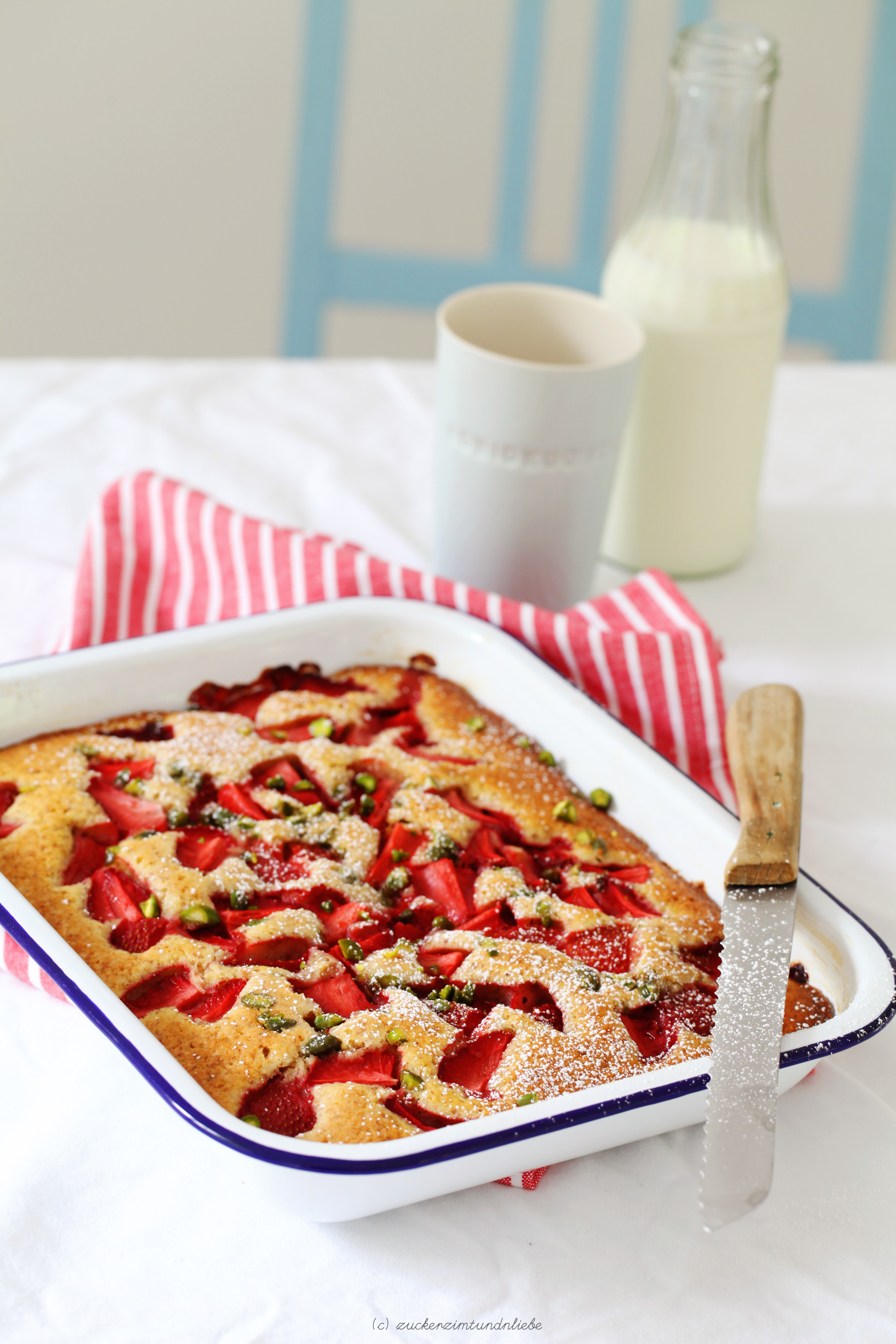 Der Tag, an dem mich Erdbeer-Buttermilch-Kuchen mit Pistazien vor Zumba rettete