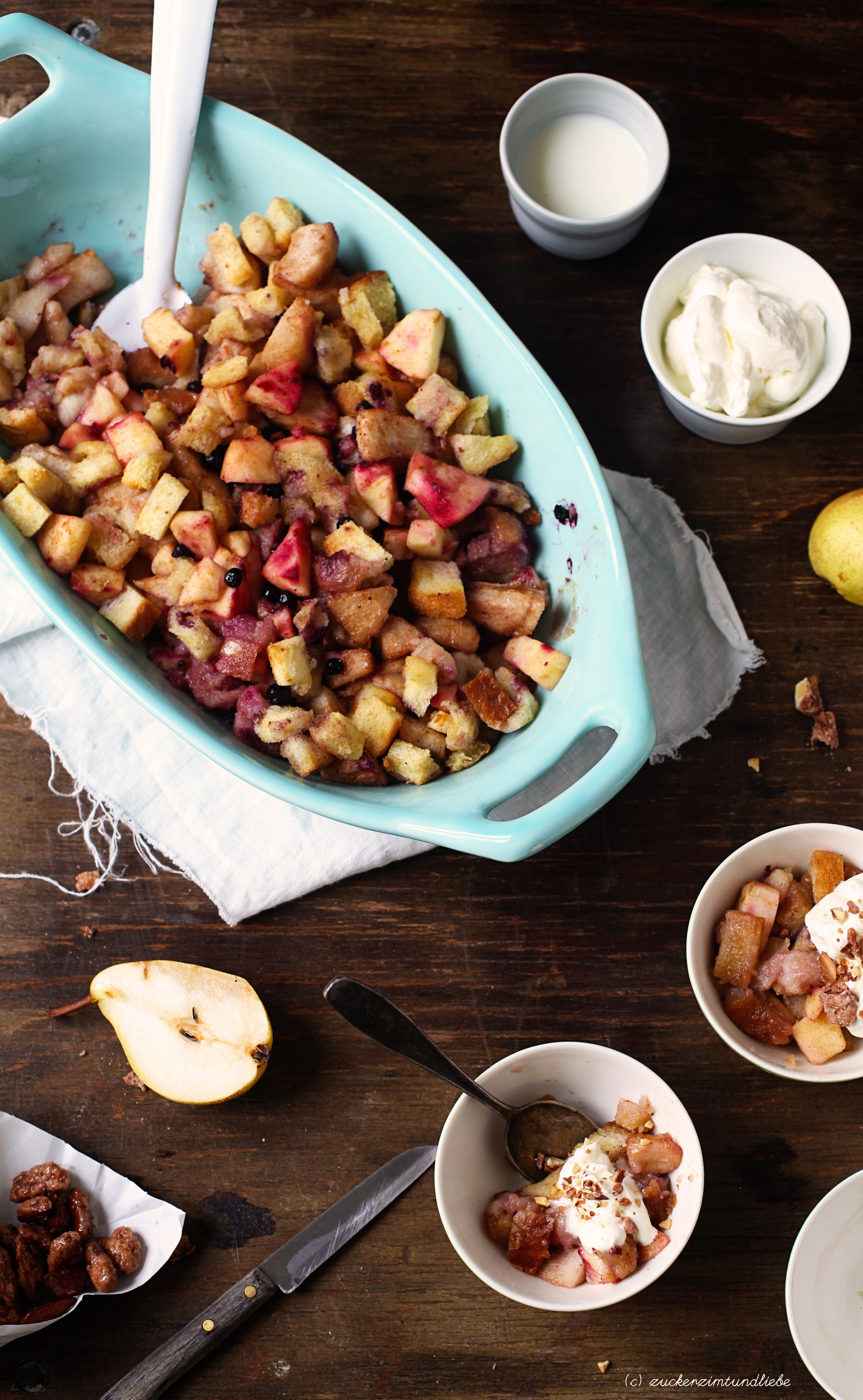 Birnen Brown Betty mit gebrannten Mandeln – die kleene Cousine von Crumble, Crisp und Cobbler