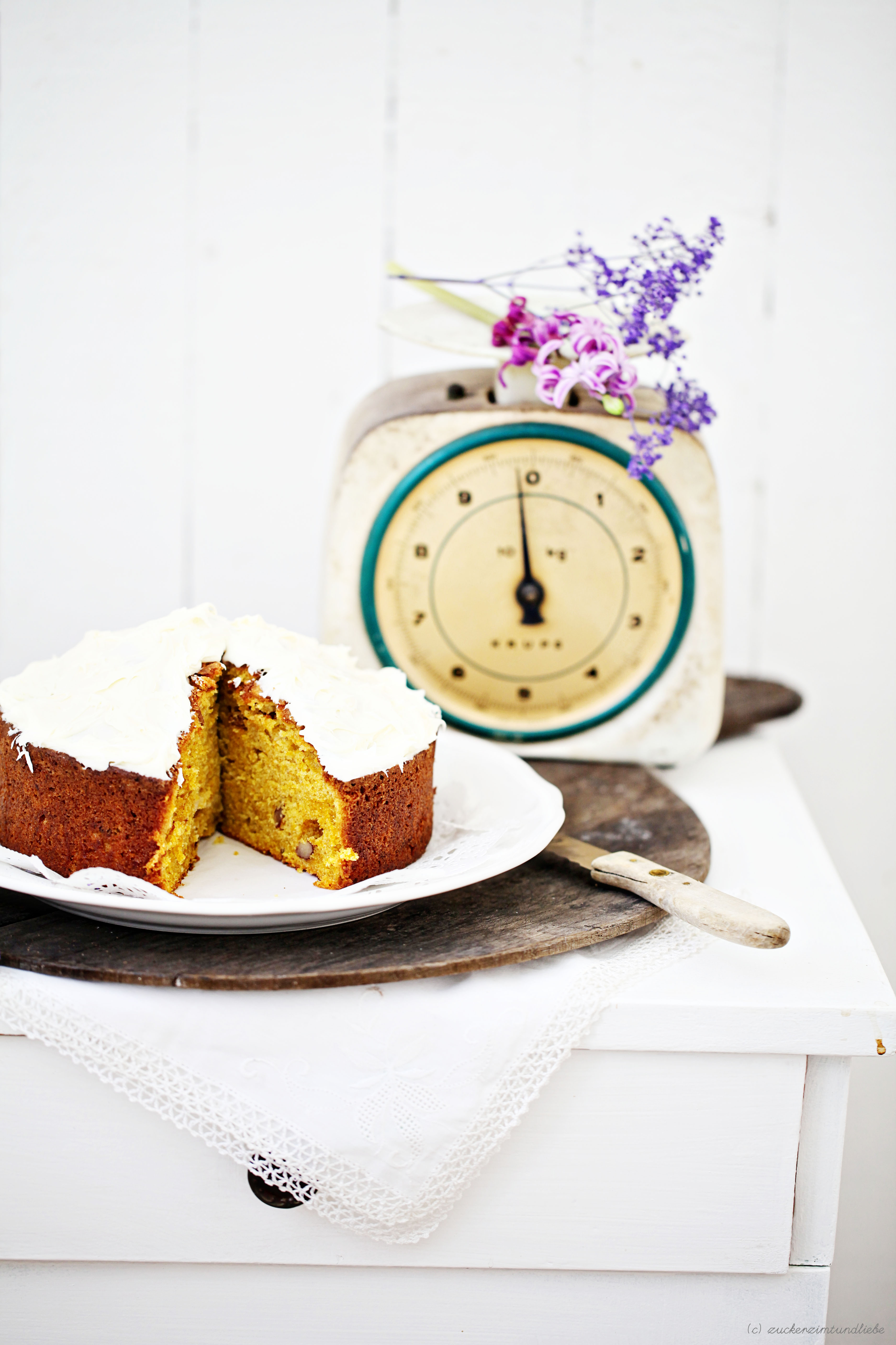 Ein Rezept für Süsskartoffelkuchen, wirklich wahr! Mit Walnüssen. Und Orangenfrischkäsecreme
